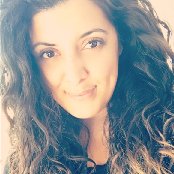 Meet your Posher, Monique - Picture 1 of 1